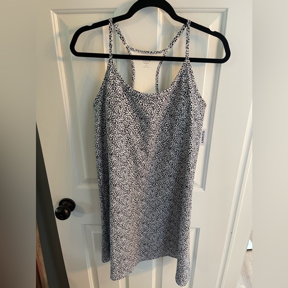 Old Navy Womens tennis dress. Size large. Brand new. Built in bra.